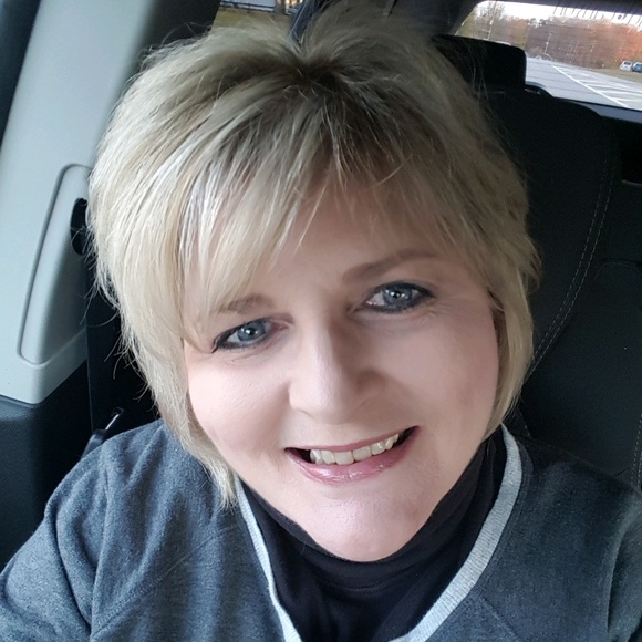 Meet your Posher, Rosanne - Picture 1 of 1